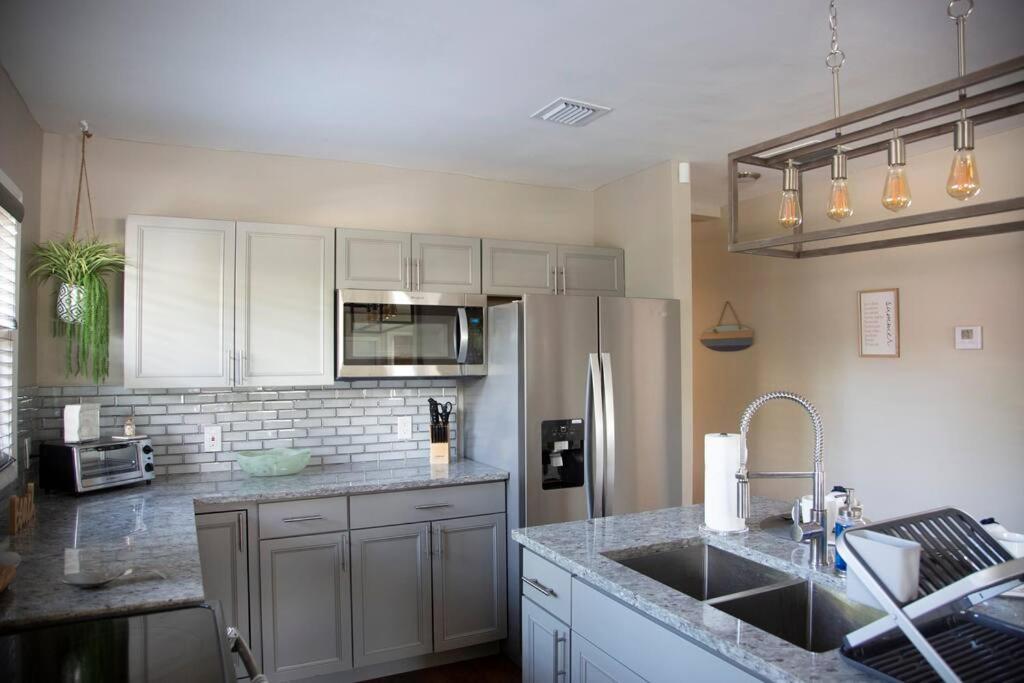 Two Bedroom Ranch With Private Deck Close To Beach レイク・ワース エクステリア 写真