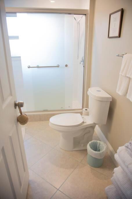 Two Bedroom Ranch With Private Deck Close To Beach レイク・ワース エクステリア 写真