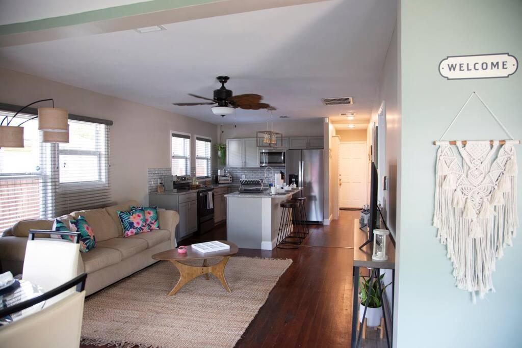 Two Bedroom Ranch With Private Deck Close To Beach レイク・ワース エクステリア 写真