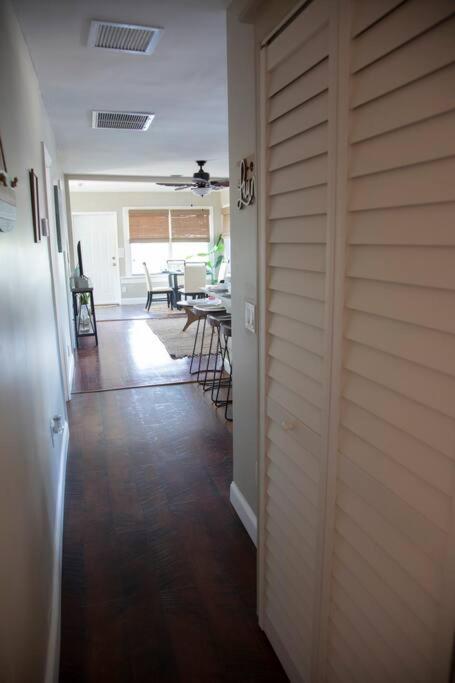 Two Bedroom Ranch With Private Deck Close To Beach レイク・ワース エクステリア 写真