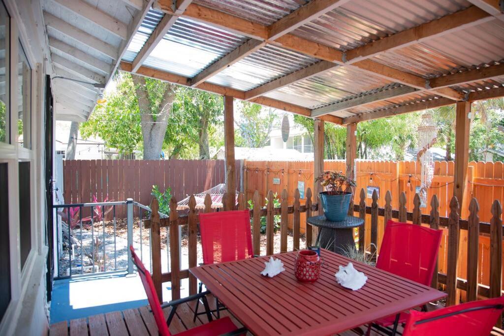 Two Bedroom Ranch With Private Deck Close To Beach レイク・ワース エクステリア 写真