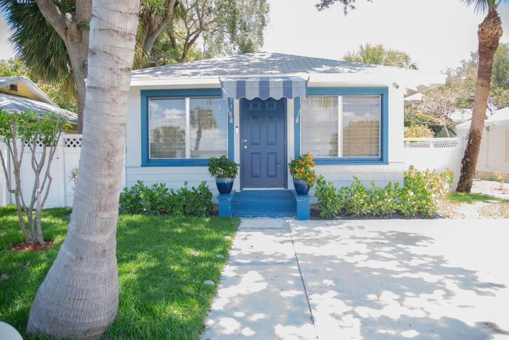 Two Bedroom Ranch With Private Deck Close To Beach レイク・ワース エクステリア 写真