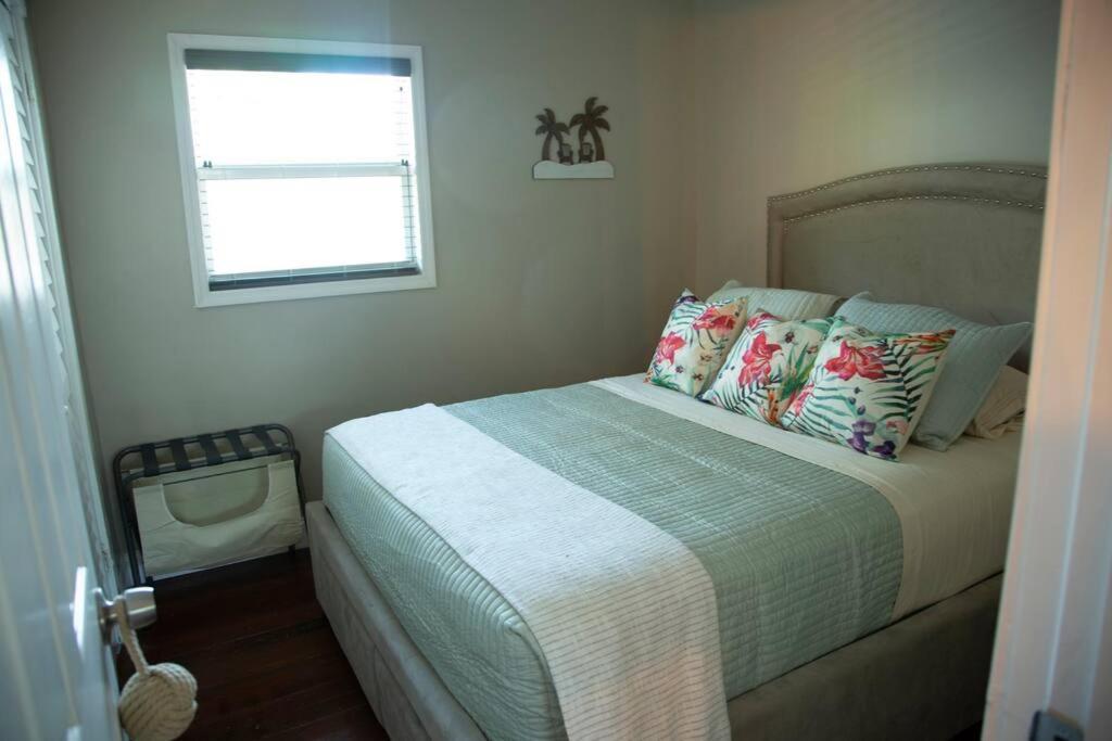 Two Bedroom Ranch With Private Deck Close To Beach レイク・ワース エクステリア 写真